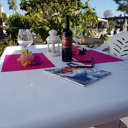 Avenue Puerto del Carmen (Lanzarote)